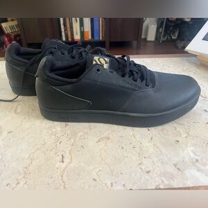 Men's Black Five Ten SPD clipless Sneakers for cycling